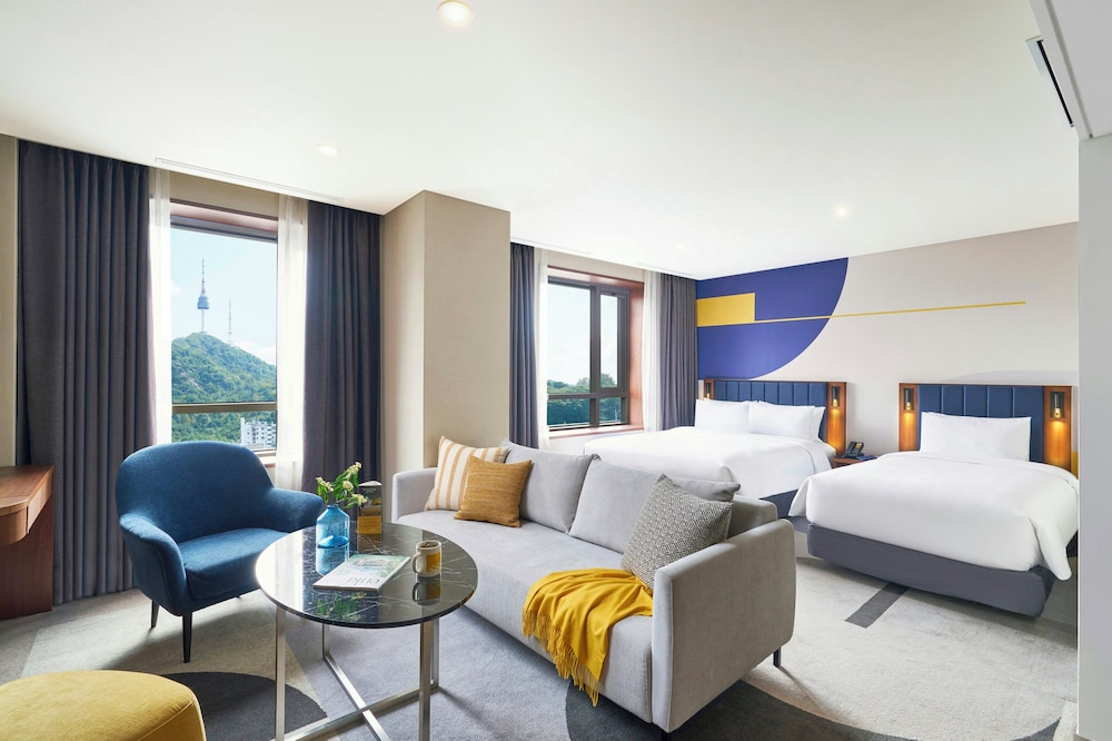 Suite, King Bed, Mountain View