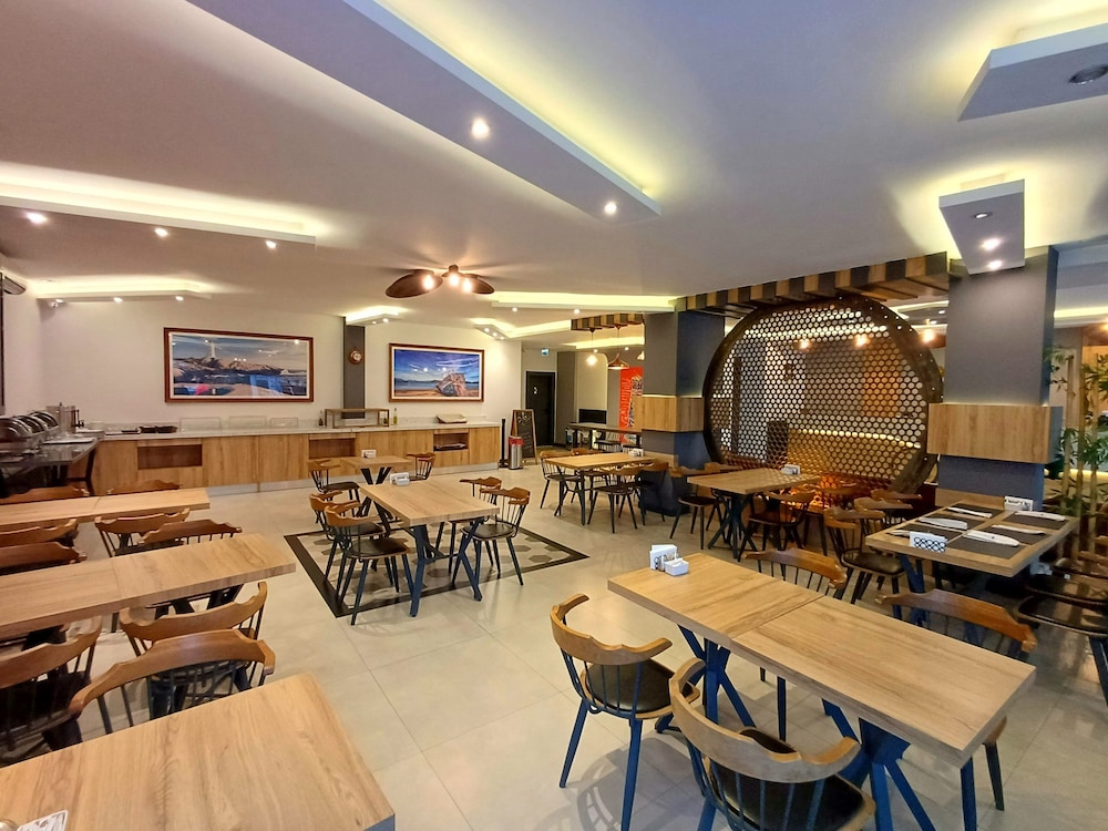 Del Puerto Hotel Aliaga 24/37