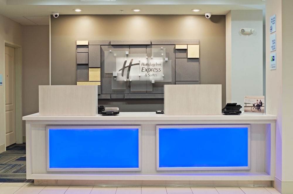 Holiday Inn Express Hotel & Suites Phoenix North Scottsdale 17/58