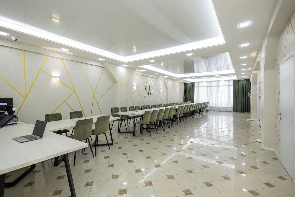 IRIS HOTEL 24/50