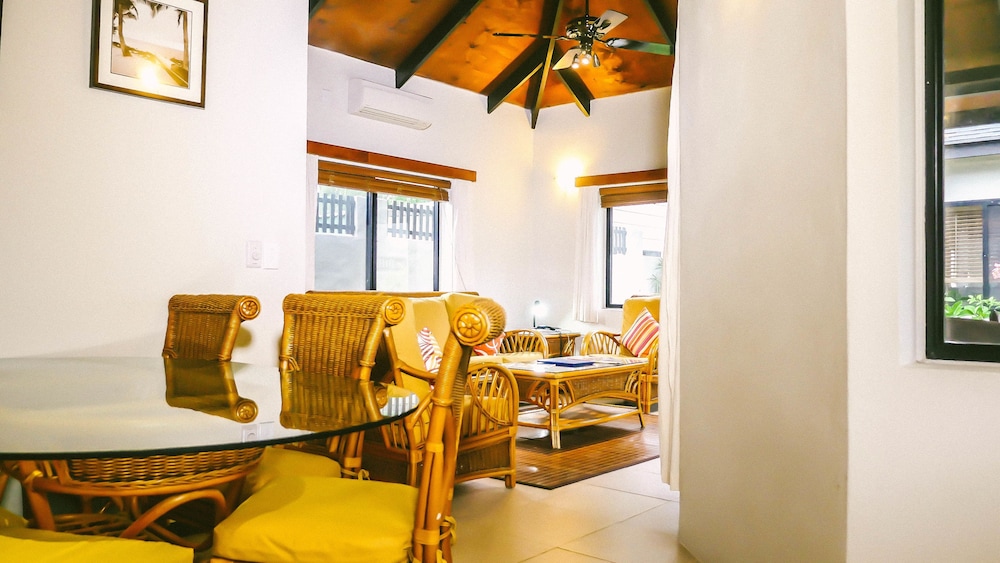 Muri Beach Resort 40/75