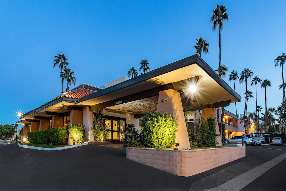 Travelodge By Wyndham Palm Springs 3/41