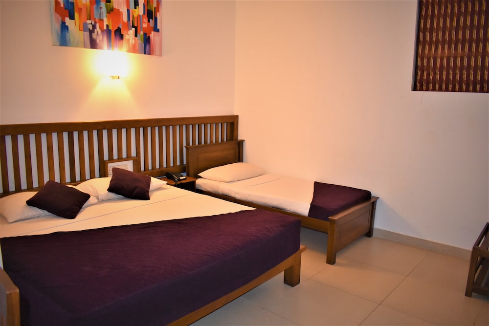 Port View City Hotel 12/46