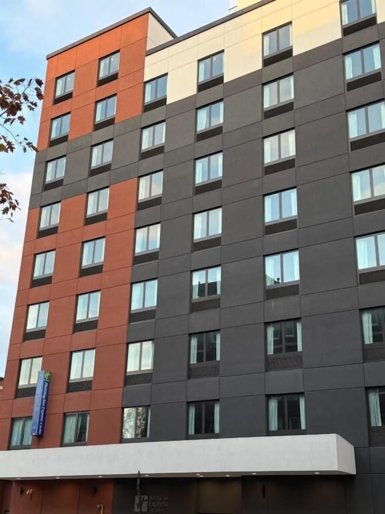 Holiday Inn Express & Suites Bronx - NYC, an IHG Hotel image