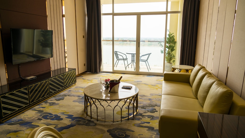 ST Hotel Wattay Airport 43/64