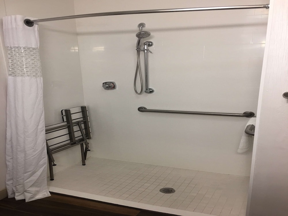 Hampton Inn Sevierville 26/43
