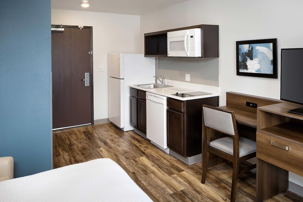 WoodSpring Suites Houston IAH Airport 26/48