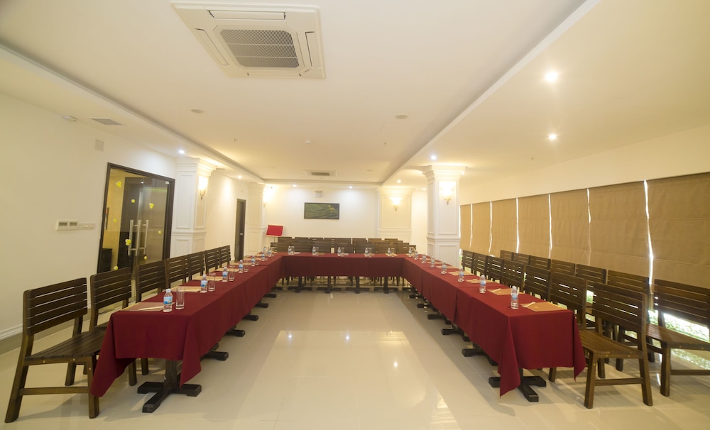 Edele Hotel 48/67