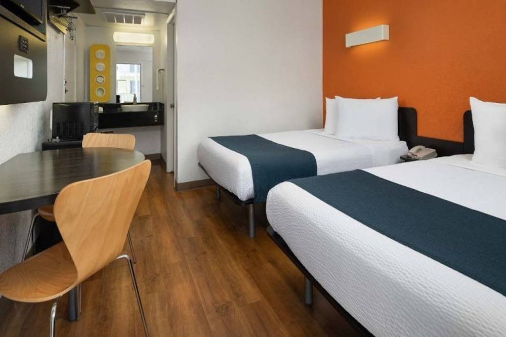 Motel6 Carpinteria, CA - Santa Barbara - North 35/59