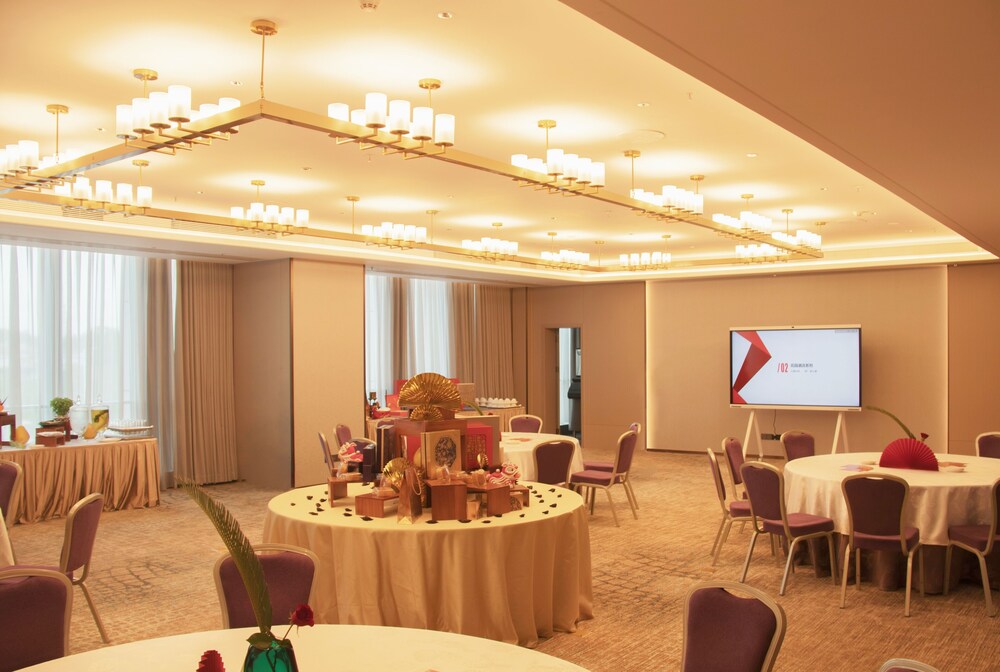 LN Dongfang Hotel Pazhou 52/60