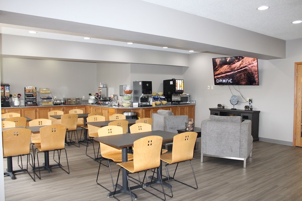 Reston Inn & Suites 33/50