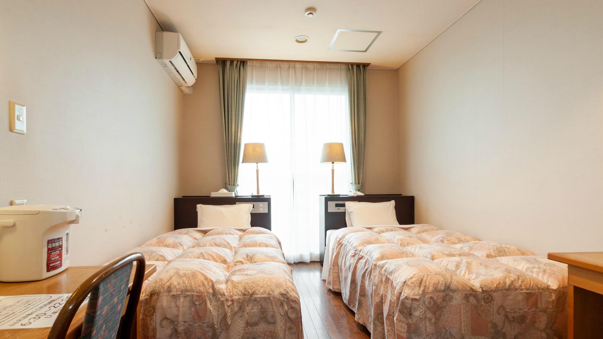 Western, Mountain, Standard, Twin Beds, Mountain View, Night View