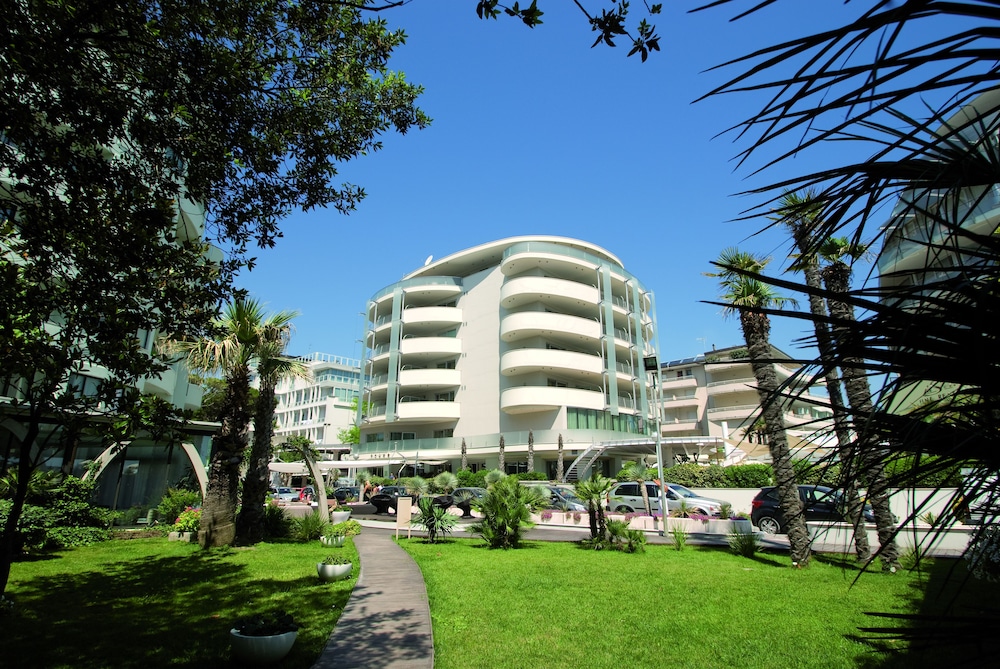 Hotel Premier & Suites 57/60