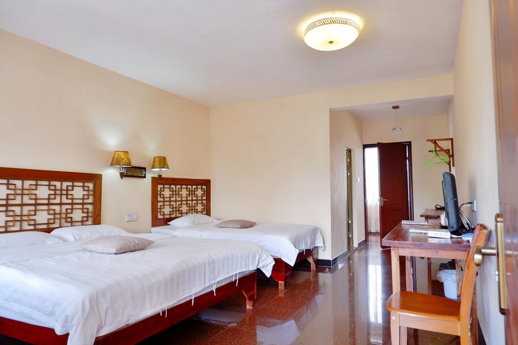 Semi Room, Super, Family, 1 Queen and 1 Semi Double Bed