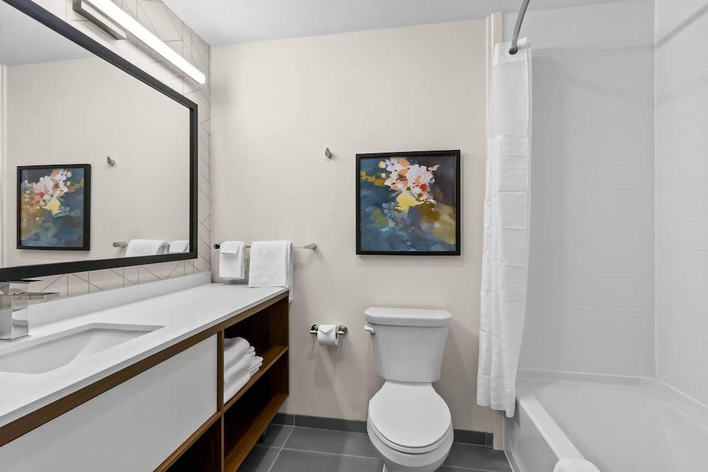 Everhome Suites Chandler Phoenix Fashion Center 50/50