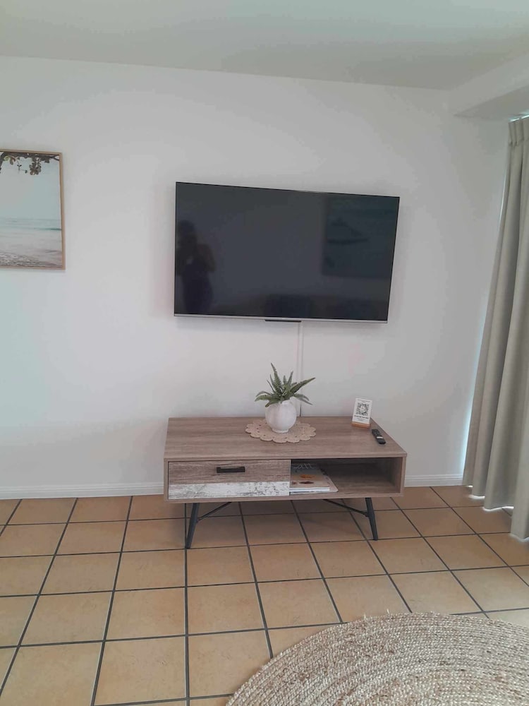 Grand Palais Beachside Resort 11/94