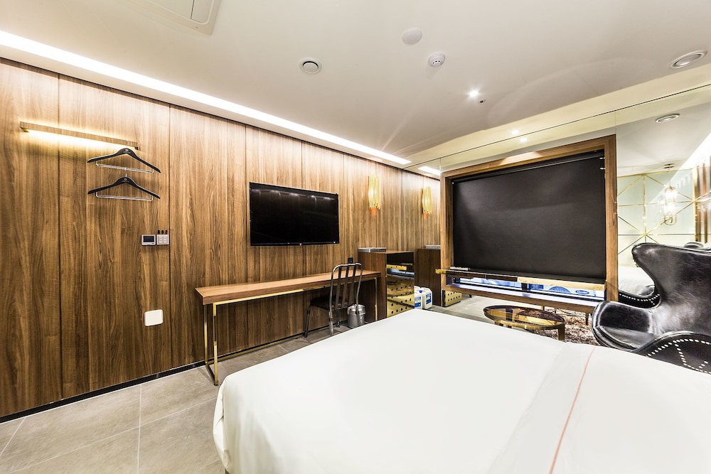 Forestar Hotel 2 10/38