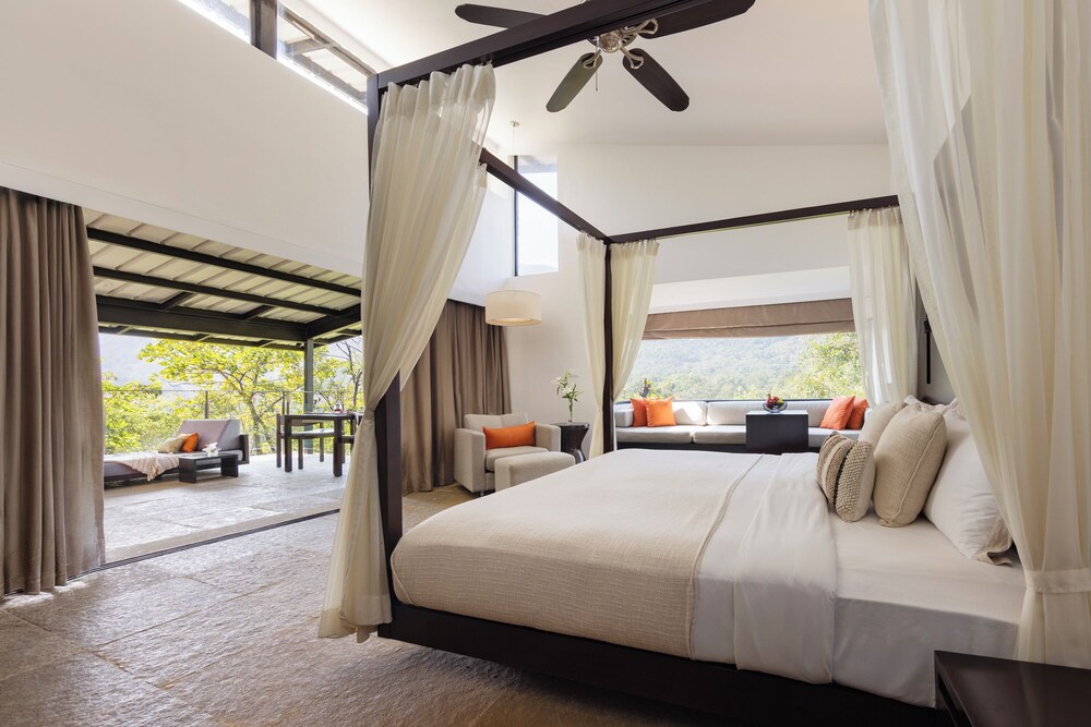Villa, King Bed, Hill Side
