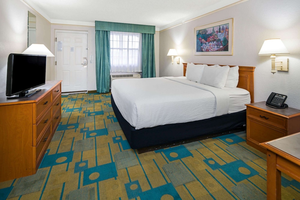 Days Inn by Wyndham San Diego Vista 22/46