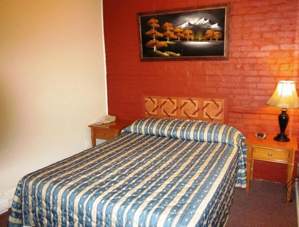 Hotel Ste-Catherine 6/30