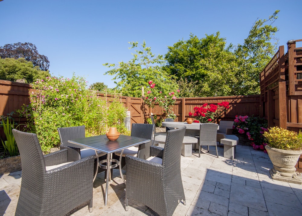 The Highworth Hotel 46/48