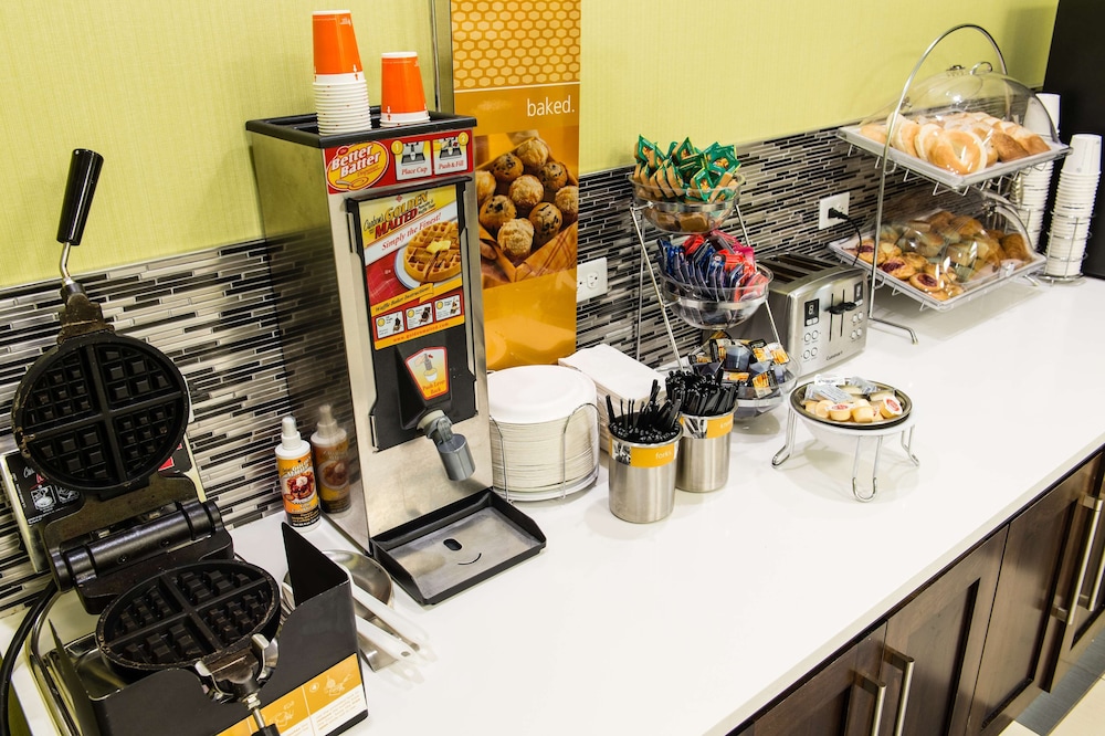Hampton Inn Suites By Hilton Regina East Gate 37/44