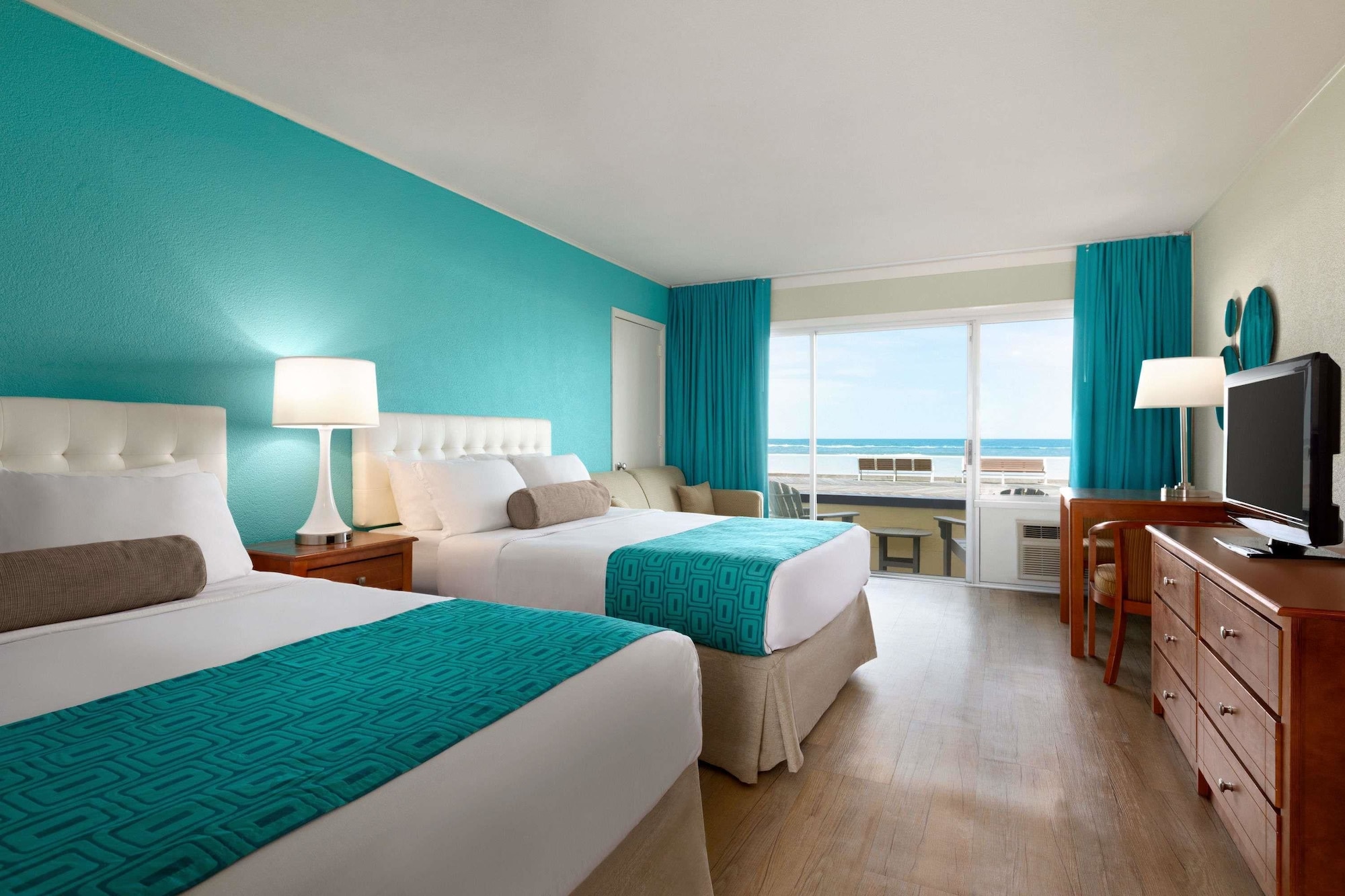 ROOM, 2 DOUBLE BEDS, OCEAN FRONT, SOFA