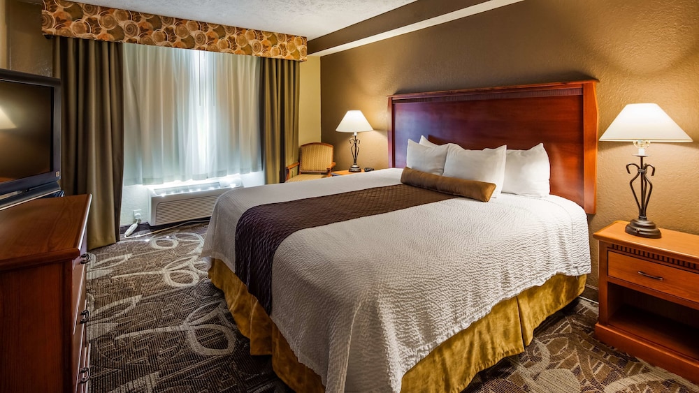 Best Western Plus Mid Nebraska Inn & Suites 17/41