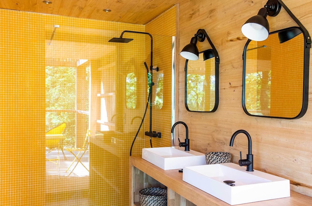 LOIRE VALLEY LODGES - HOTEL 46/50