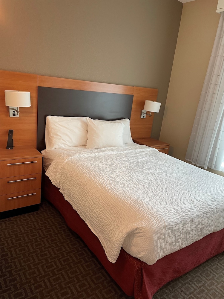 TownePlace Suites Orlando at Flamingo Crossings Town Center/Western Entrance 23/69