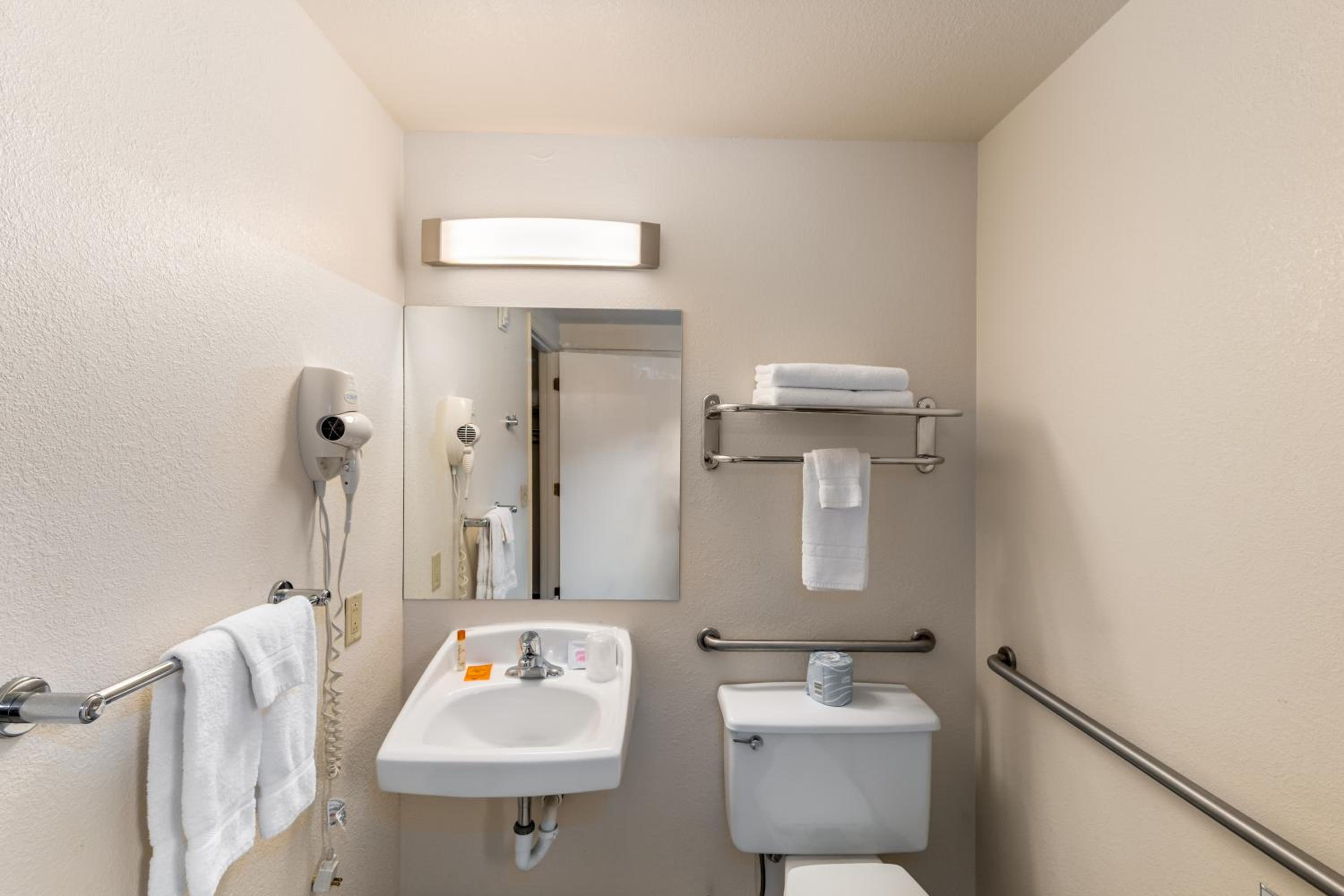 Motel, Style, Double Bed, Accessible، Breeze Inn 3/3