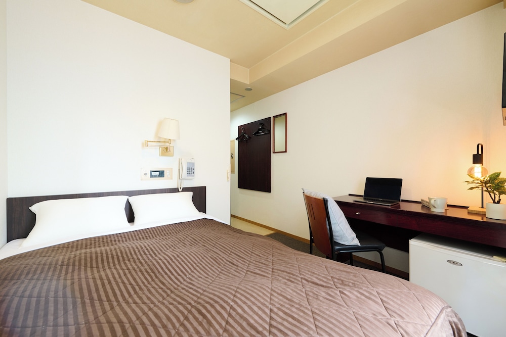 ROOM, DOUBLE BED
