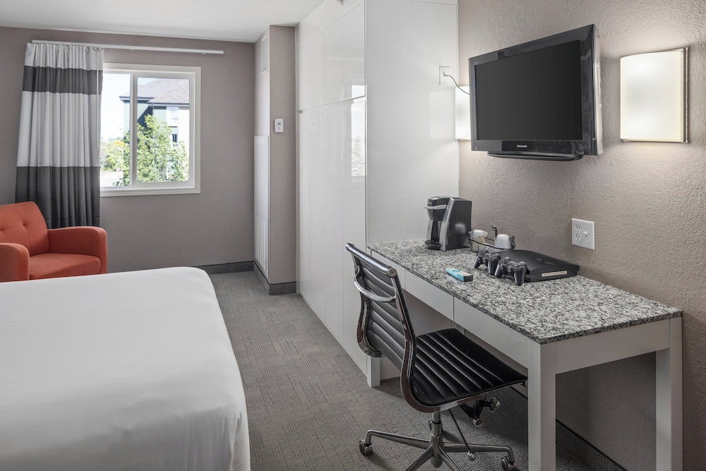 HOME INN EXPRESS MEDICINE HAT 59/72