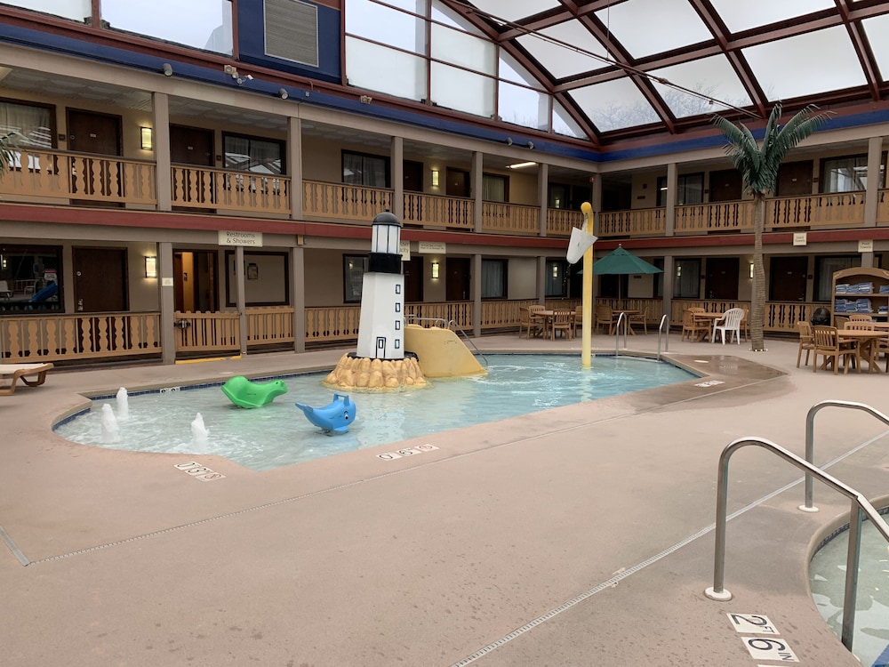 AmericInn by Wyndham La Crosse Riverfront Conference Center 9/45