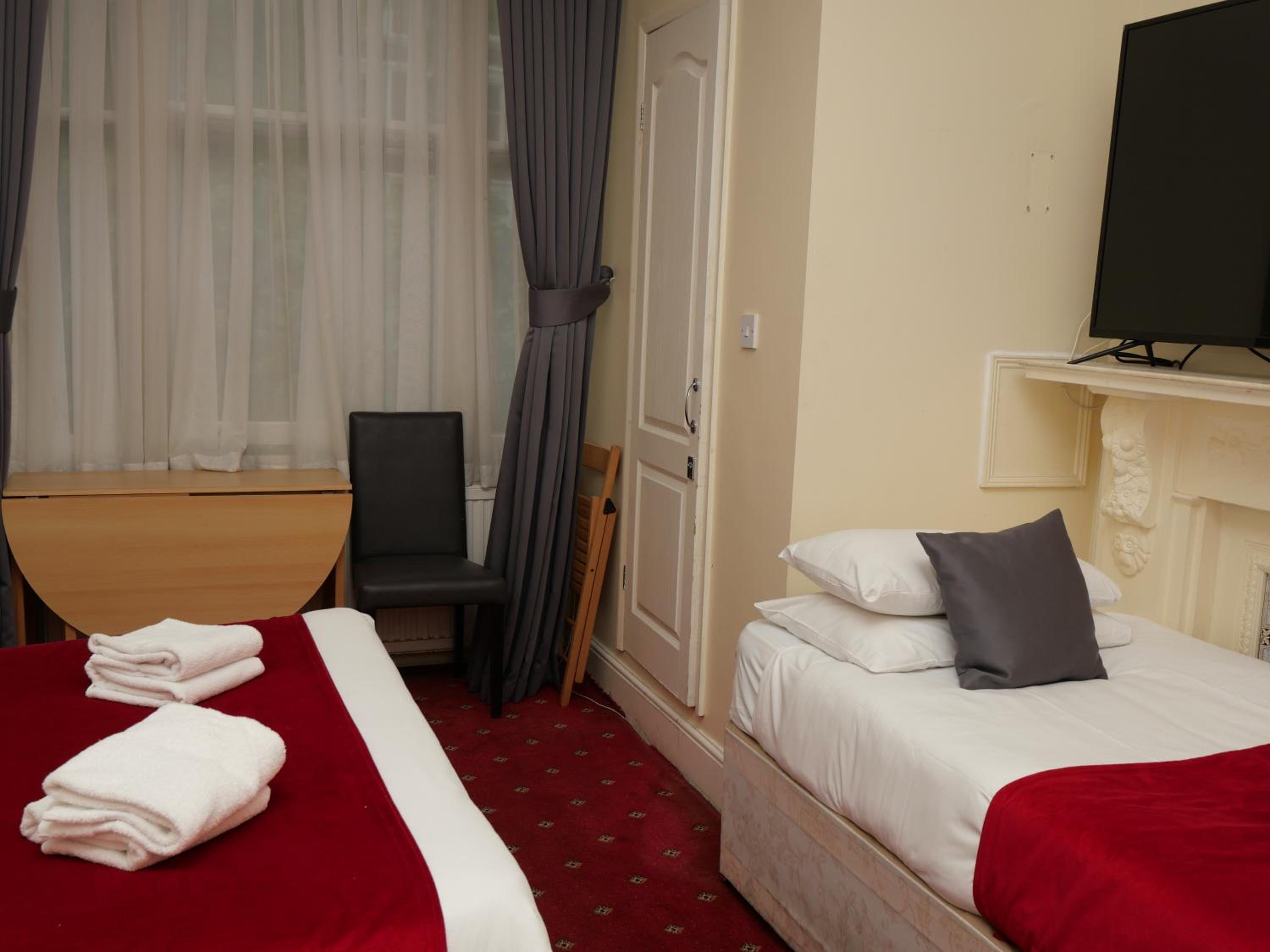 Room, Triple