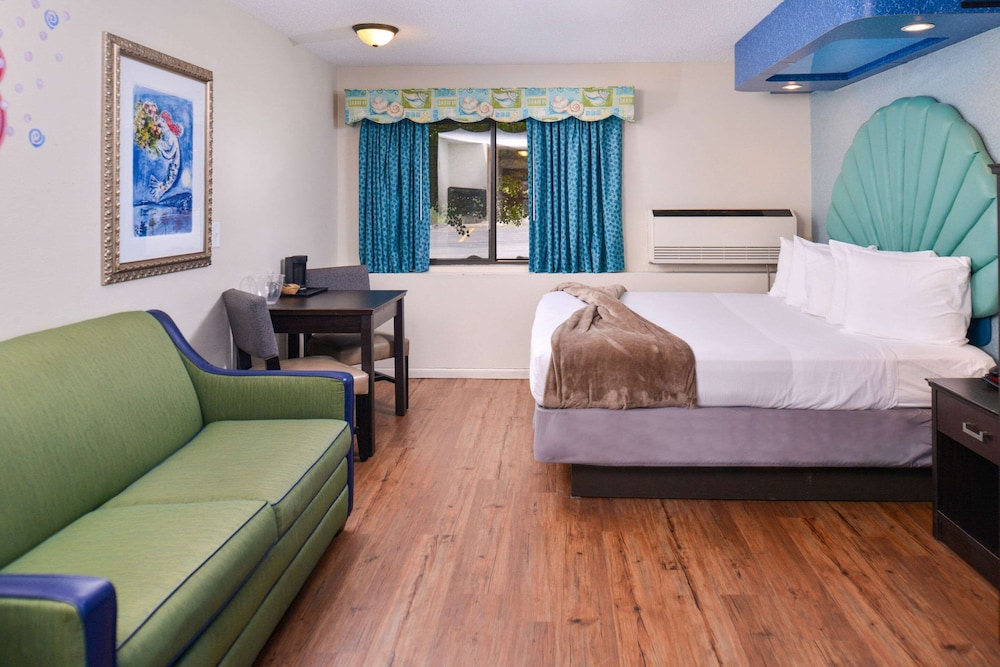 غرفة قياسية بسرير كينج مع أريكة بحوض جاكوزي، Atlantis Family Waterpark Hotel, an Ascend Collection Hotel 8/10