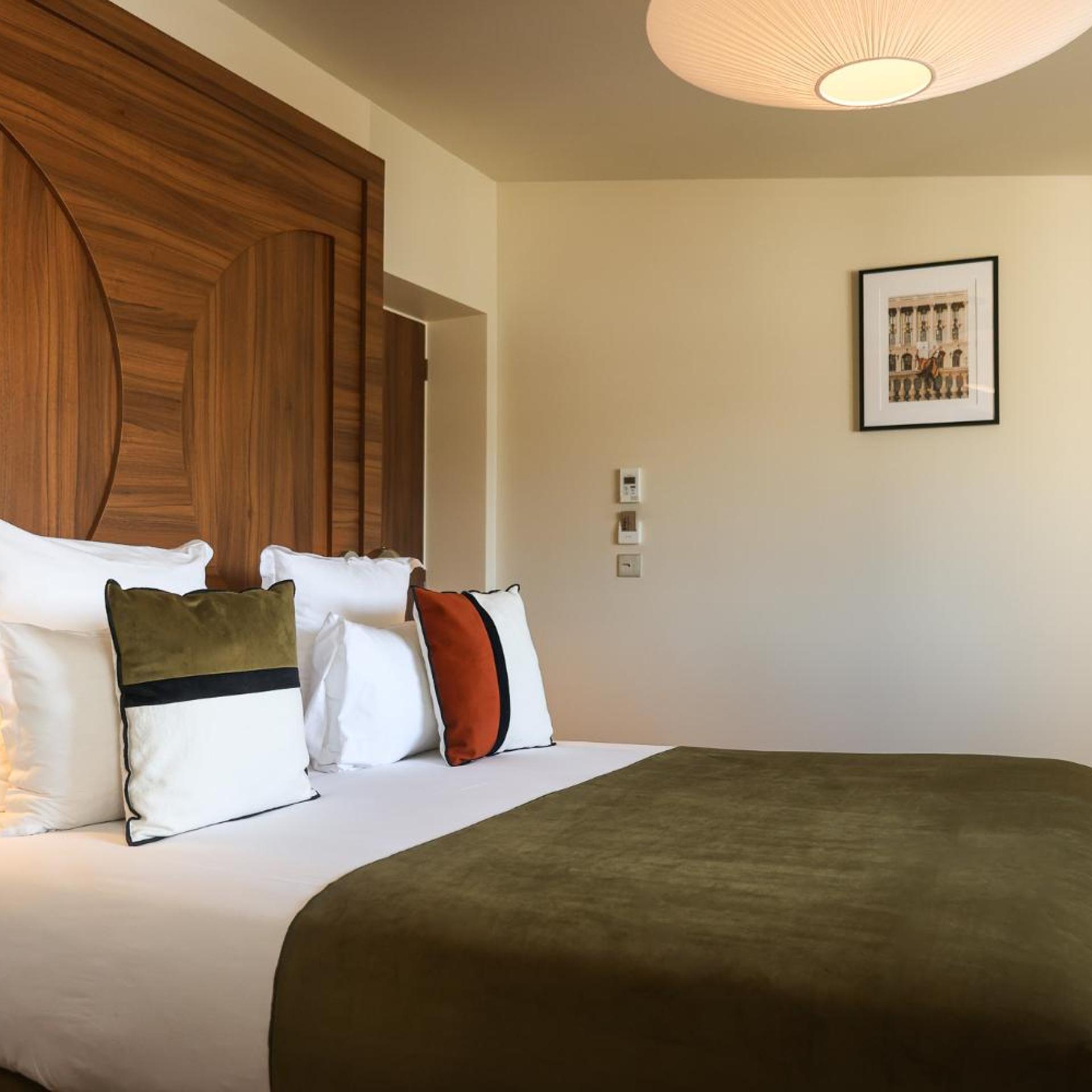 Room, King Bed, Eiffel View، HOTEL D'ARGENSON 3/6