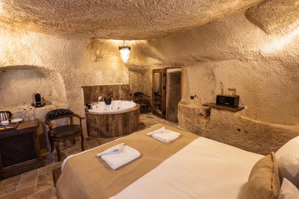 Noahs Ark Cave Hotel 34/50