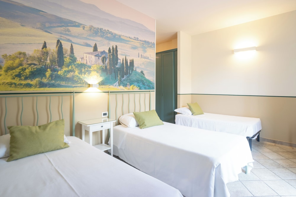 STANDARD, TRIPLE, 3 BEDS, GARDEN VIEW