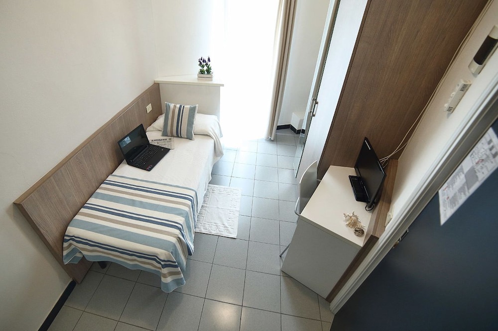 Hotel Villa Rosa 13/40