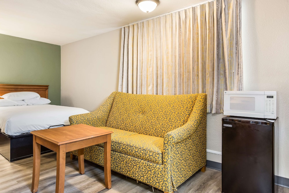 Americas Best Value Inn Lebanon MO 25/38