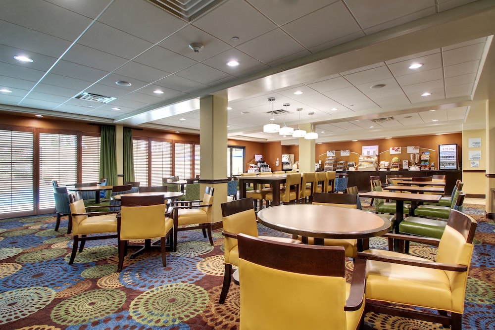 Holiday Inn Express & Suites Jacksonville SE- Med Ctr Area 40/55