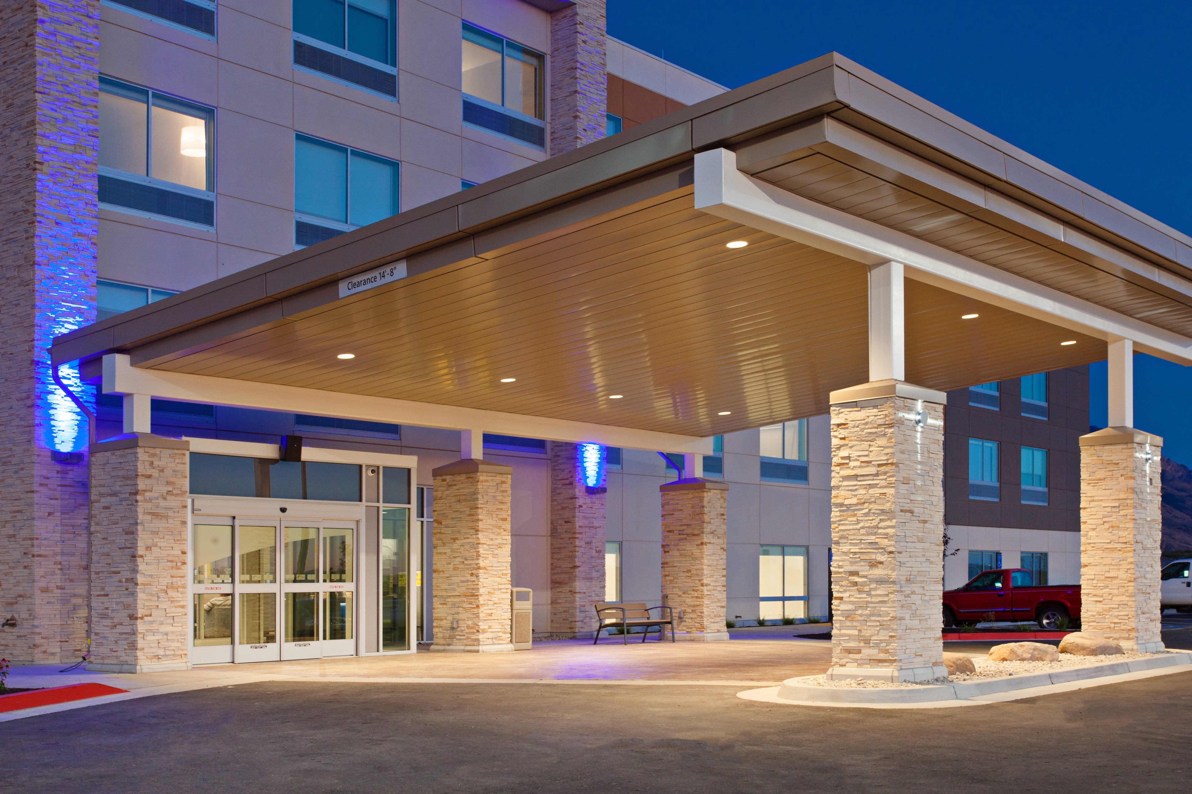 HOLIDAY INN EXPRESS & SUITES BRIGHAM CITY - NORTH UTAH 55/57