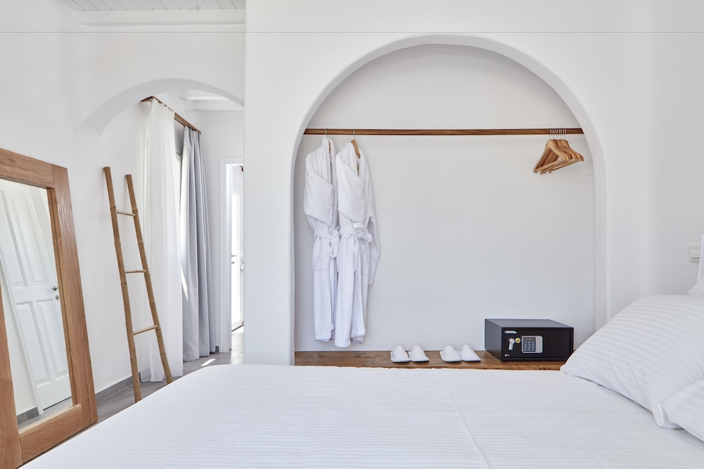 Mykonos Waves Beach House Suites 6/44