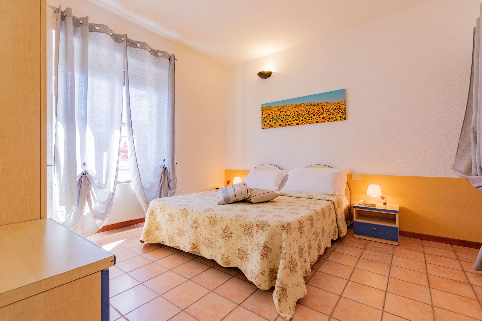 1 Bedroom, Basic, Apartment, Double Bed, Partial Lake View, Sofa, Kitchen