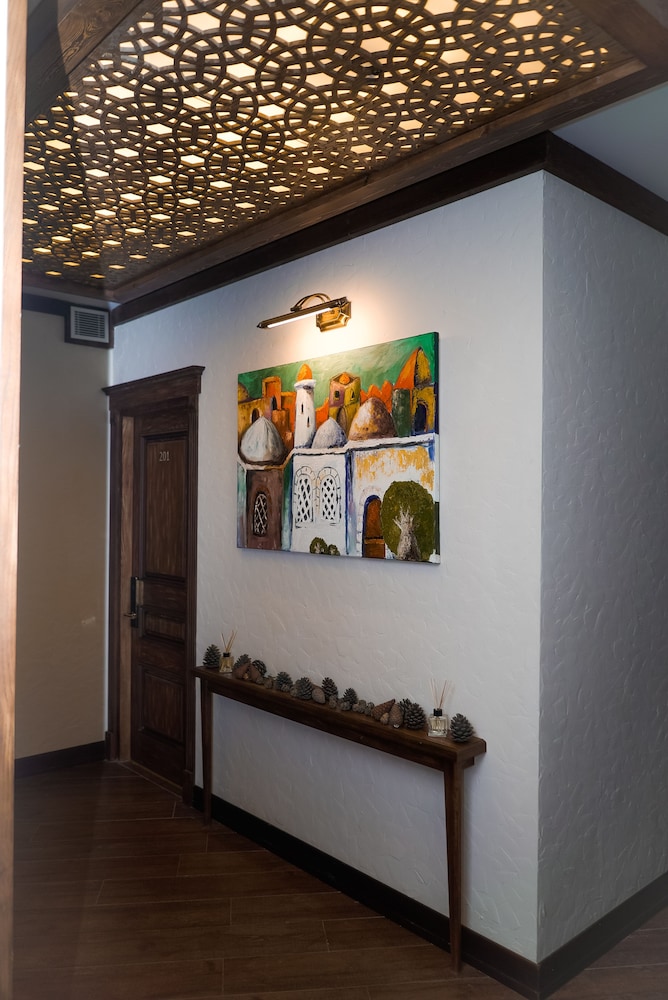 Maajid Hotel 5/50