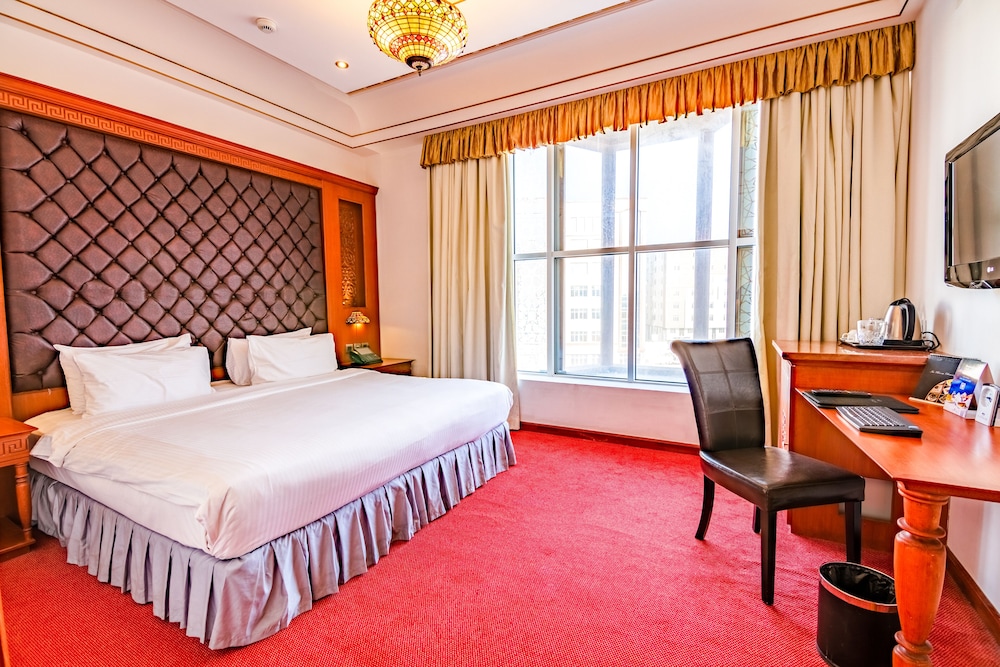 ROYAL, SUITE