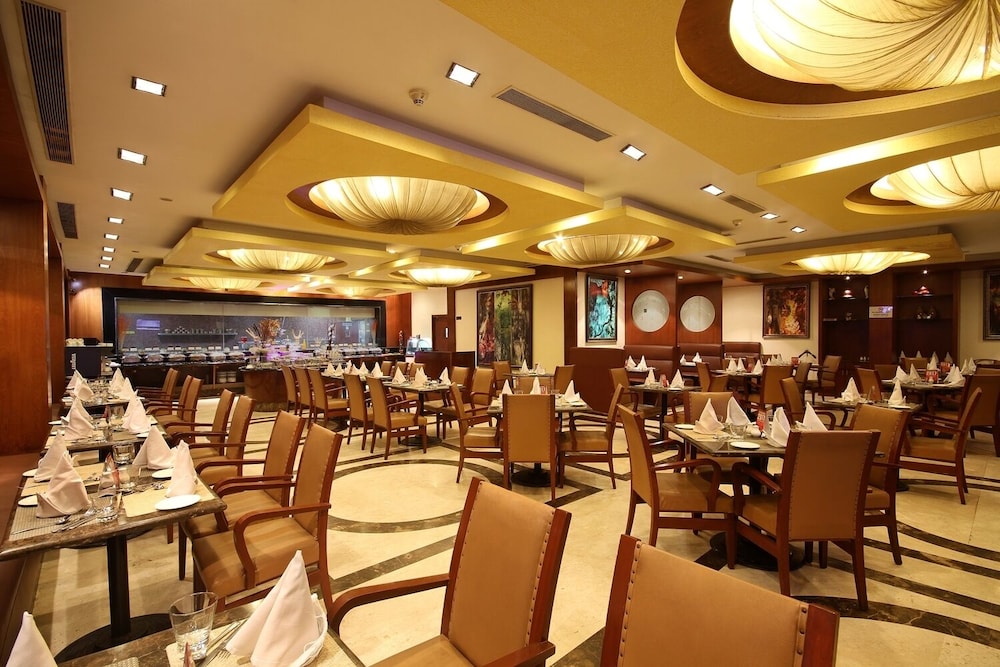 Fortune Select JP Cosmos, Bengaluru 53/70