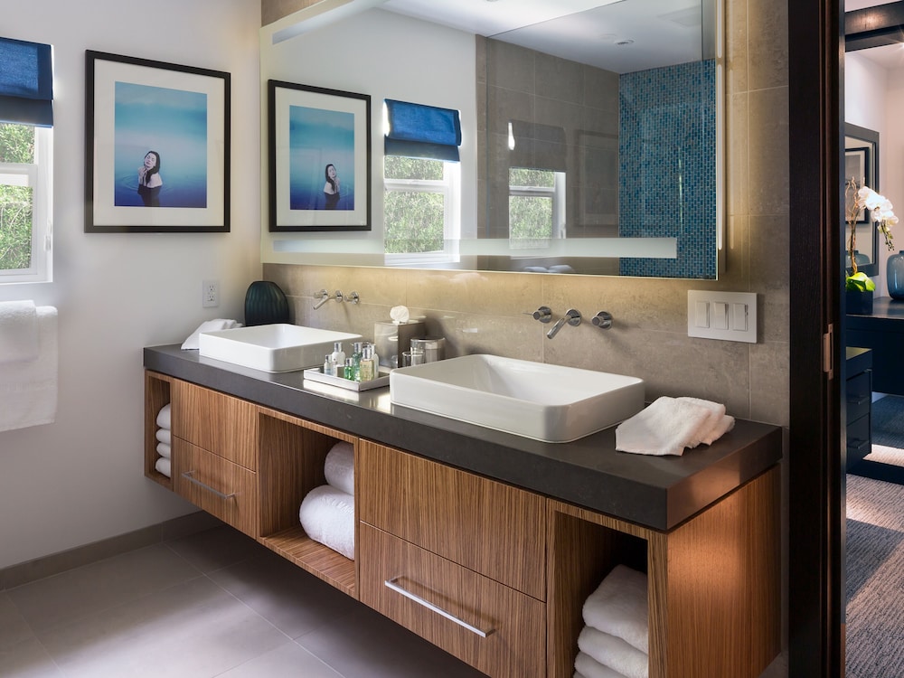 Sunset Marquis Hotel and Villas 44/45