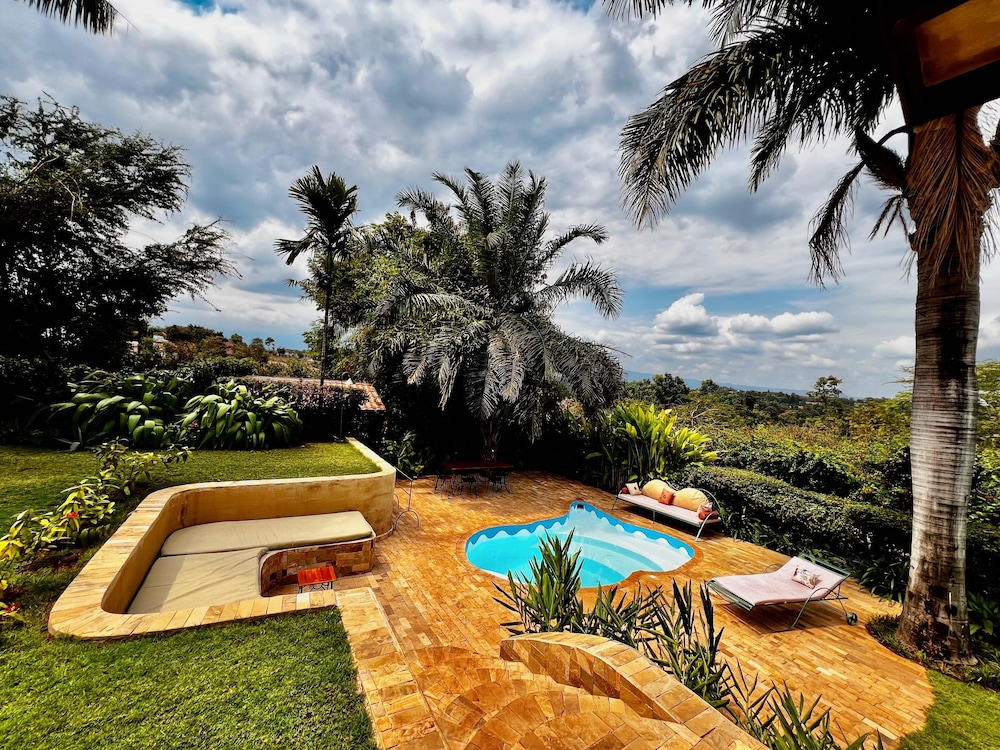 Pink Flamingo Boutique Hotel 41/48